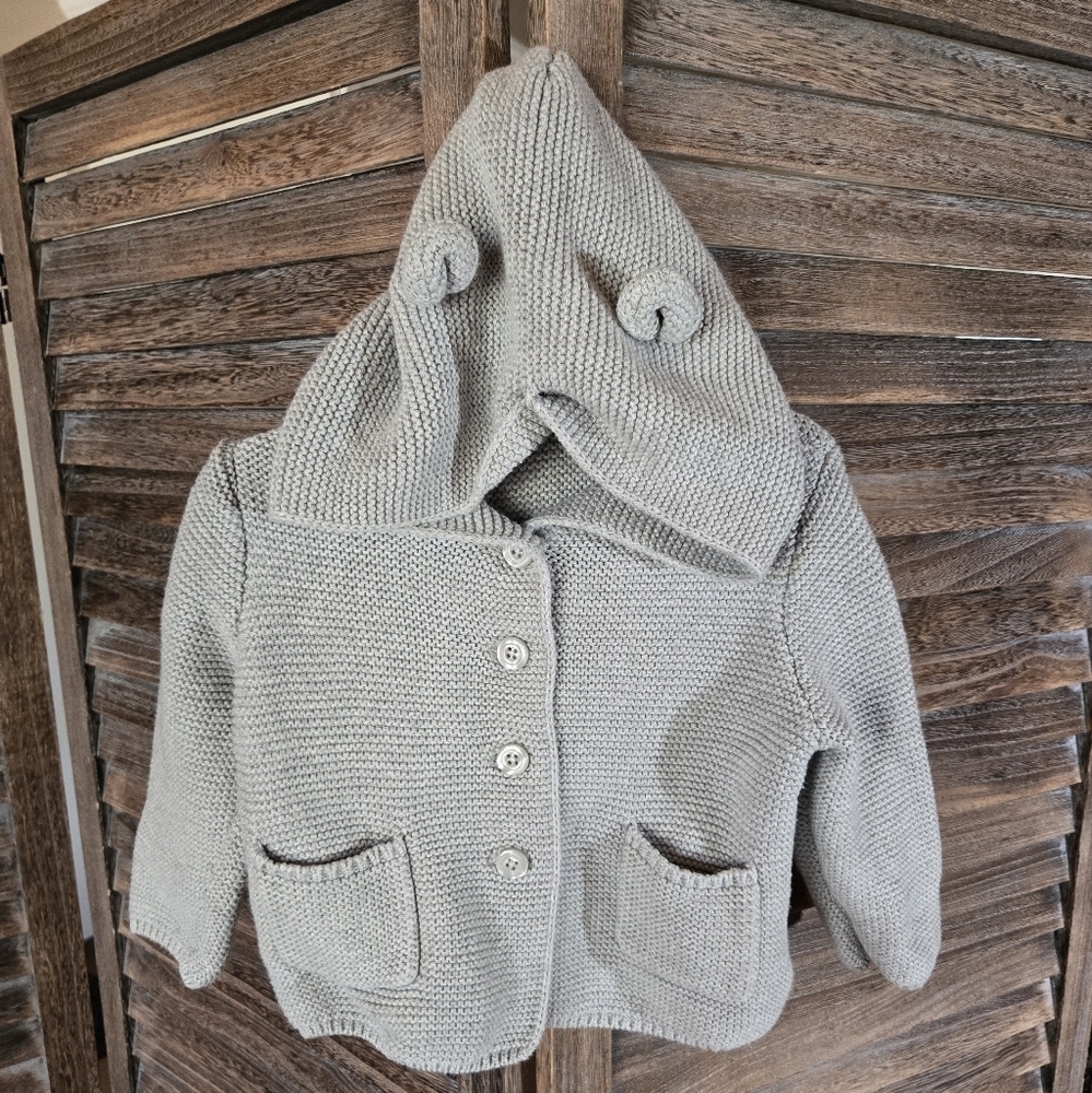 EUC 12-18mo baby gap Sweater with Hood and little ears